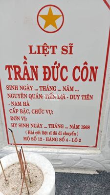 Ảnh bia mộ của liệt sĩ Trần Đức Côn