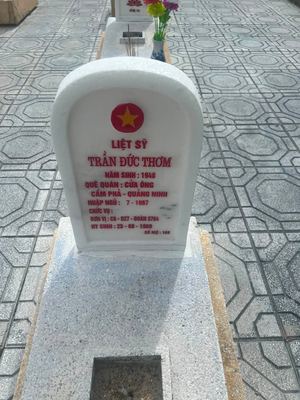 Bia mộ tại Nghĩa trang liệt sĩ Huyện Cam Lộ - tỉnh Quảng Trị · ảnh: Nguyen Hoa — liệt sĩ TRẦN ĐỨC THƠM