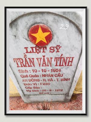 Ảnh bia mộ của liệt sĩ Trần Đức Tính
