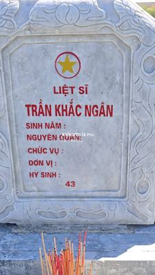 Ảnh bia mộ của liệt sĩ Trần Khắc Ngân