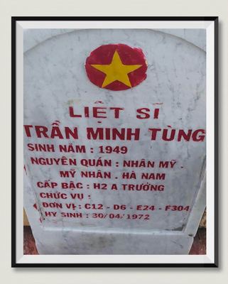 Bia mộ tại Nghĩa trang liệt sĩ Huyện Triệu Phong - tỉnh Quảng Trị · ảnh: Người Thái Bình.VN — liệt sĩ Trần Minh Tùng