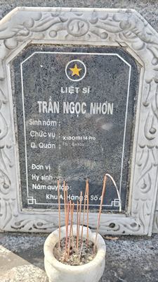 Bia mộ tại Quế Thọ - Huyện Núi Thành - Quảng Nam · ảnh: Be You — liệt sĩ TRẦN NGỌC NHƠN