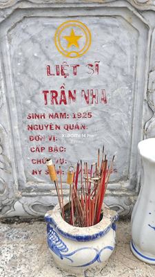 Ảnh bia mộ của liệt sĩ Trần Nha