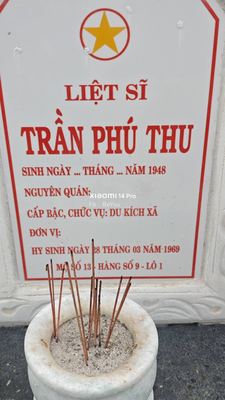 Ảnh bia mộ của liệt sĩ Trần Phú Thu