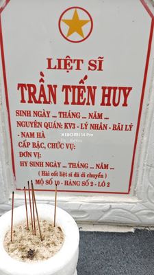 Ảnh bia mộ của liệt sĩ Trần Tiến Huy