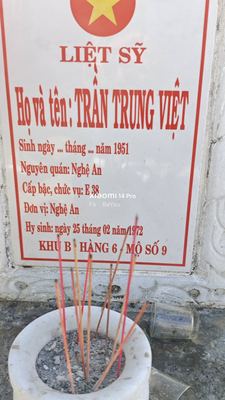 Ảnh bia mộ của liệt sĩ Trần Trung Việt