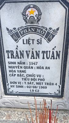 Ảnh bia mộ của liệt sĩ Trần Tuấn