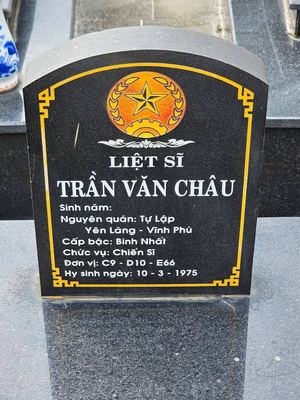 Ảnh bia mộ của liệt sĩ Trần Văn Châu