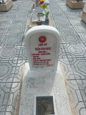 Bia mộ tại Nghĩa trang liệt sĩ Huyện Cam Lộ - tỉnh Quảng Trị · ảnh: Nguyen Hoa — liệt sĩ TRẦN VĂN CHÂU
