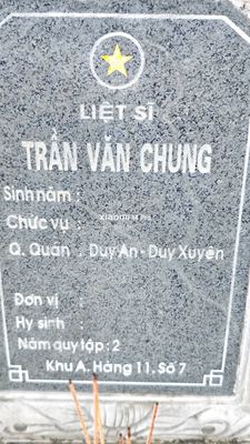 Ảnh bia mộ của liệt sĩ Trần Văn Chung