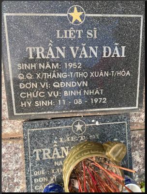 Ảnh bia mộ của liệt sĩ Trần Văn Đãi