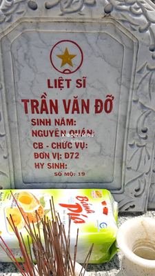 Ảnh bia mộ của liệt sĩ Trần Văn Đở