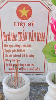 Ảnh bia mộ của liệt sĩ Trần Văn Nam