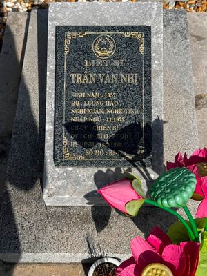 Bia mộ tại NTLS Trà Võ - Thạnh Đức - huyện Gò Dầu - Tây Ninh — liệt sĩ TRẦN VĂN NHỊ