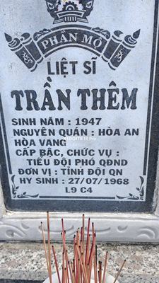 Ảnh bia mộ của liệt sĩ Trần Văn Thêm