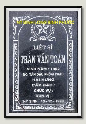 Ảnh bia mộ của liệt sĩ Trần Văn Toán