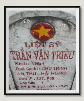 Bia mộ tại Nghĩa trang liệt sĩ Huyện Triệu Phong - tỉnh Quảng Trị · ảnh: Người Thái Bình.VN — liệt sĩ TRẦN VĂN TRIỆU