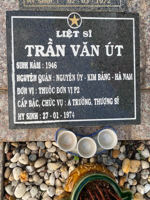 Ảnh bia mộ của liệt sĩ Trần Văn Út