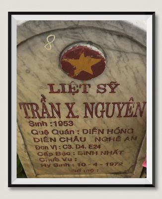 Ảnh bia mộ của liệt sĩ Trần Xuân Nguyên