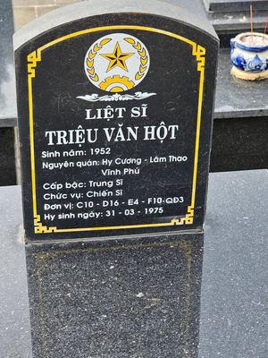 Bia mộ tại NT Tỉnh - Thành phố Buôn Ma Thuột - Đắk Lắk · ảnh: Vùng Trời Bình Yên — liệt sĩ TRIỆU VĂN HỘT
