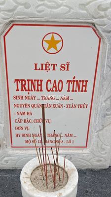 Bia mộ tại Xã Quế Long - Huyện Núi Thành - Quảng Nam · ảnh: Be You — liệt sĩ TRỊNH CAO TÍNH
