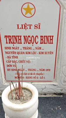 Ảnh bia mộ của liệt sĩ Trịnh Ngọc Binh