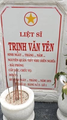 Ảnh bia mộ của liệt sĩ Trịnh Văn Yên