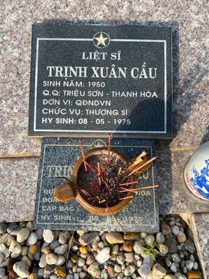 Ảnh bia mộ của liệt sĩ Trịnh Xuân Cầu