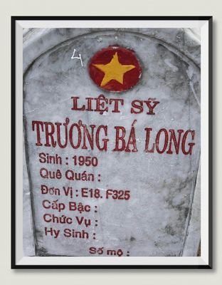 Ảnh bia mộ của liệt sĩ Trương Bá Long