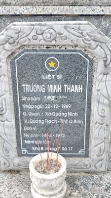 Bia mộ tại Quế Thọ - Huyện Núi Thành - Quảng Nam · ảnh: Be You — liệt sĩ TRƯƠNG MINH THANH
