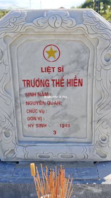 Ảnh bia mộ của liệt sĩ Trương Thế Hiền