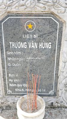 Bia mộ tại Quế Thọ - Huyện Núi Thành - Quảng Nam · ảnh: Be You — liệt sĩ TRƯƠNG VĂN HÙNG