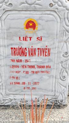 Bia mộ tại Nghĩa trang liệt sĩ xã Hoà Khương - Xã Hoà Khương - Huyện Hòa Vang - Đà Nẵng · ảnh: FB Be you — liệt sĩ TRƯƠNG VĂN TUYÊN