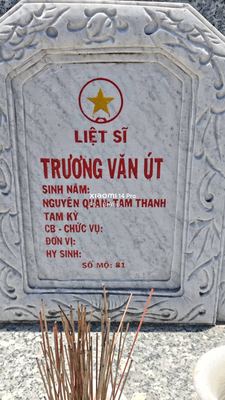 Bia mộ tại Nghĩa trang xã Bình Hải - Xã Bình Hải - Huyện Thăng Bình - Quảng Nam · ảnh: Be You — liệt sĩ TRƯƠNG VĂN ÚT