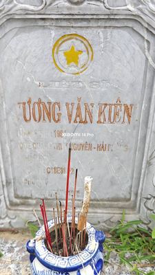 Bia mộ tại Nghĩa trang xã Bình Định - Huyện Thăng Bình - Quảng Nam · ảnh: Be You — liệt sĩ TƯƠNG VĂN KIÊN