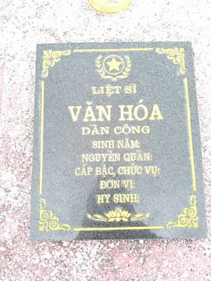 Bia mộ tại xã Hiền ninh - Xã Hiền Ninh - Huyện Quảng Ninh - Quảng Bình · ảnh: FB Nguyễn Hoàng Dương — liệt sĩ Văn Hoá