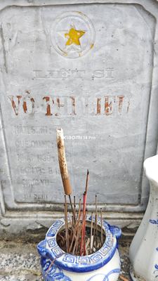 Ảnh bia mộ của liệt sĩ Võ Thị Liêu