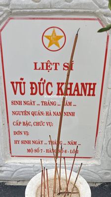 Ảnh bia mộ của liệt sĩ Vũ Đức Khanh