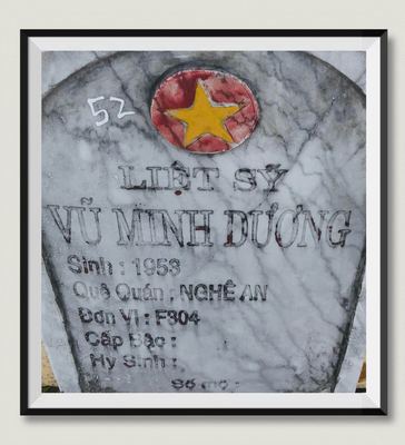 Ảnh bia mộ của liệt sĩ Vũ Minh Dương