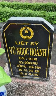 Bia mộ tại Chư Prông - Huyện Chư Prông - Gia Lai · ảnh: FB Đinh Tuấn — liệt sĩ Vũ Ngọc Hoành