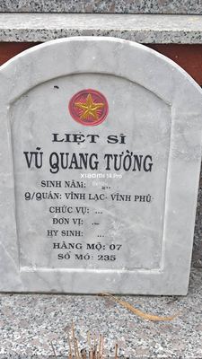 Ảnh bia mộ của liệt sĩ Vũ Quang Tường