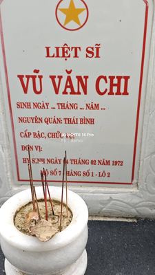 Ảnh bia mộ của liệt sĩ Vũ Văn Chi