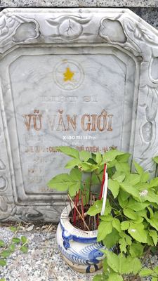 Bia mộ tại Nghĩa trang xã Bình Định - Huyện Thăng Bình - Quảng Nam · ảnh: Be You — liệt sĩ VŨ VĂN GIỚI
