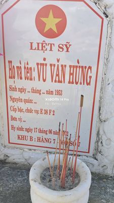 Bia mộ tại Xã Bình Lâm - Huyện Thăng Bình - Quảng Nam · ảnh: Be You — liệt sĩ VŨ VĂN HÙNG