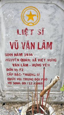 Ảnh bia mộ của liệt sĩ Vũ Văn Lâm