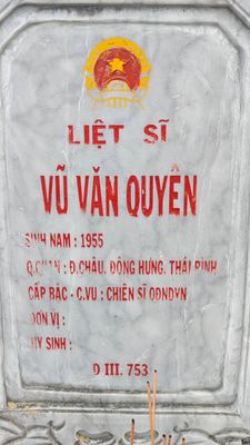 Bia mộ tại Nghĩa trang liệt sĩ xã Hoà Khương - Xã Hoà Khương - Huyện Hòa Vang - Đà Nẵng · ảnh: FB Be you — liệt sĩ VŨ VĂN QUYÊN