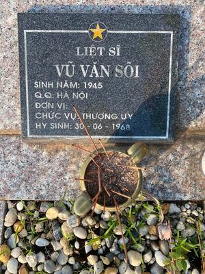 Ảnh bia mộ của liệt sĩ Vũ Văn Sỏi