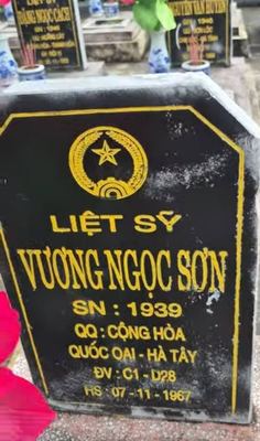 Bia mộ tại Chư Prông - Huyện Chư Prông - Gia Lai · ảnh: FB Đinh Tuấn — liệt sĩ Vương Ngọc Sơn