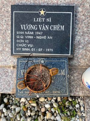 Ảnh bia mộ của liệt sĩ Vương Văn Chêm